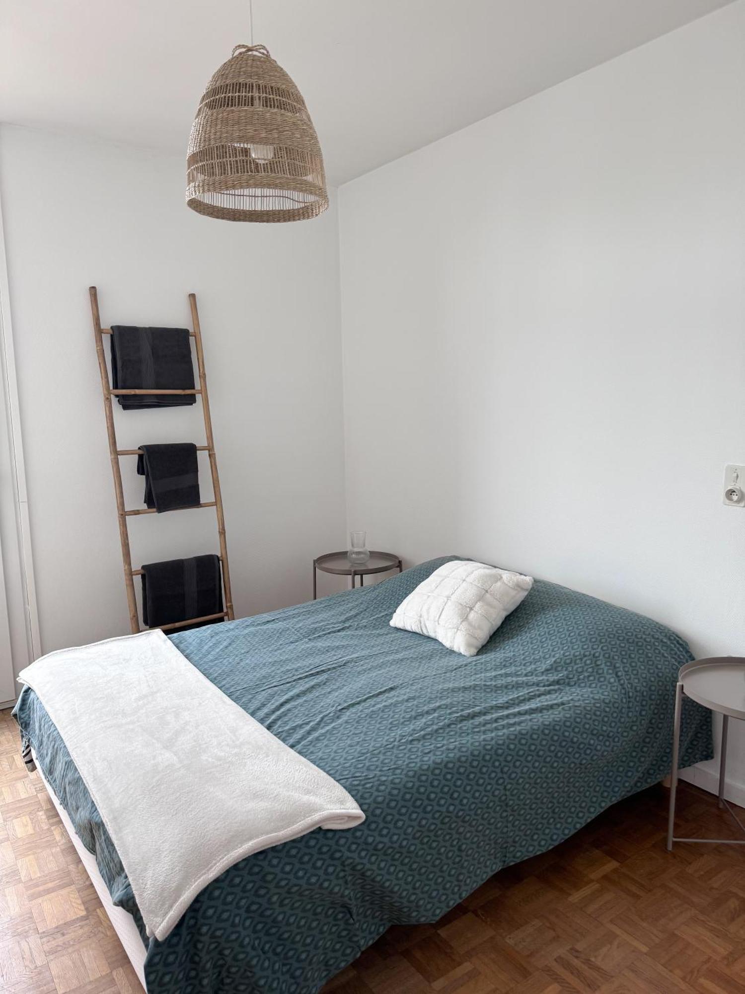 Vue Parc Montjuzet Avec Garage